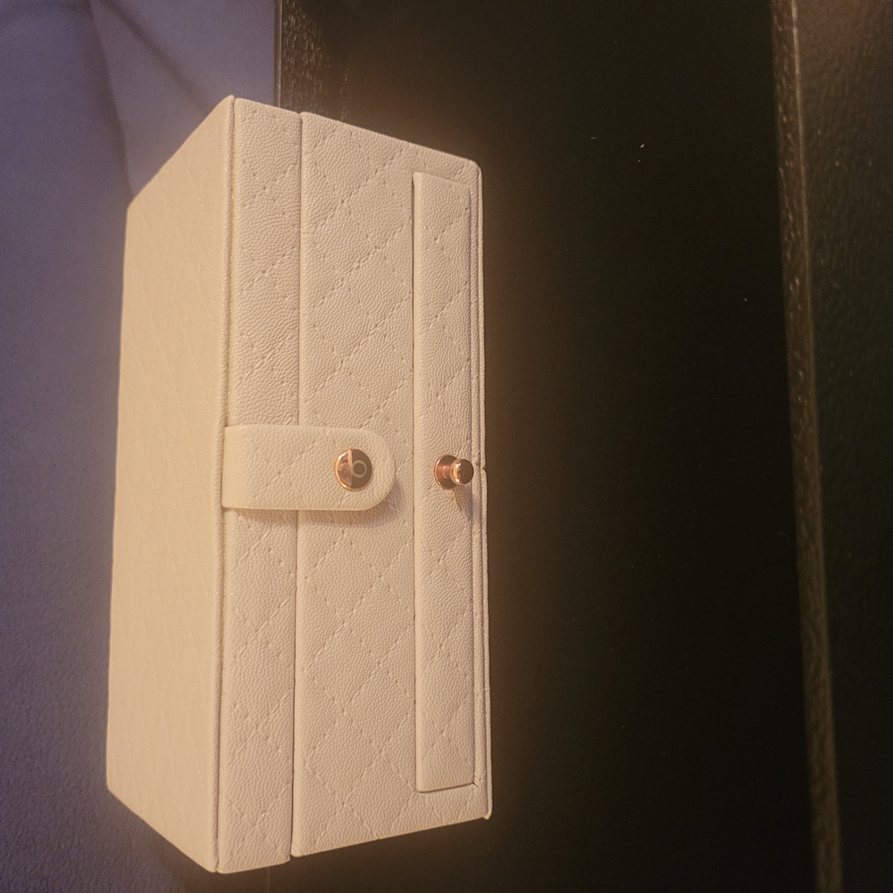Elegant White Jewelry Organizer - Picture 2 of 5